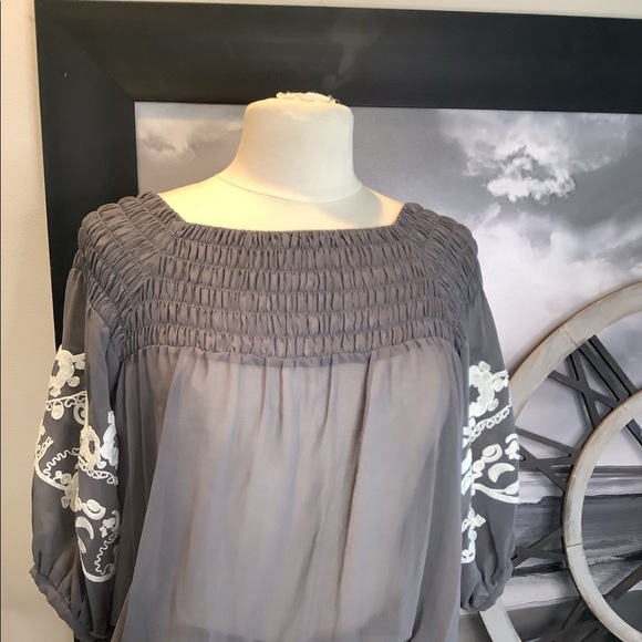 Twelve By Twelve Sheer Grey Floral Embroidered Sleeve Off Shoulder Boho Top XS - Picture 3 of 8